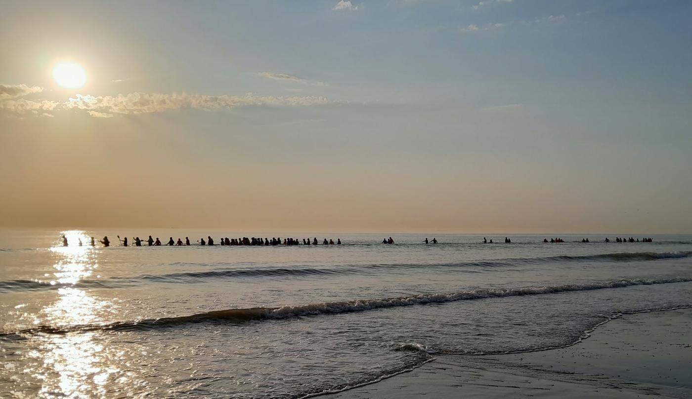 Longeuse en gilet jaune dans l'eau – interclub Hardelot 14 août 2026