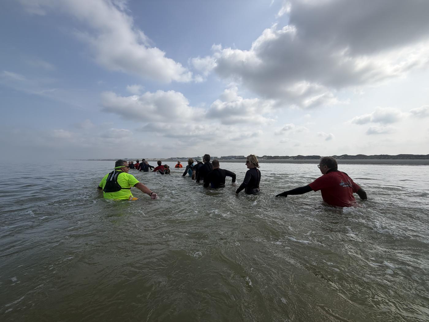 File de longeurs dans la mer calme – séance 18 juillet Merlimont Côte et Mer